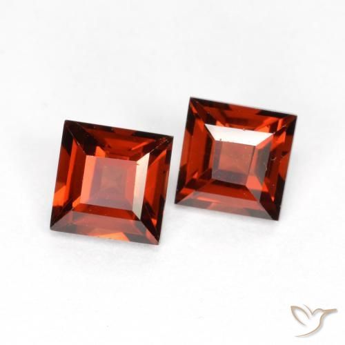 Shop natural 0.94ct カラントレッド パイロープガーネット gems, 四角形, from モザンビーグ at GemSelect. In stock, global shipping!