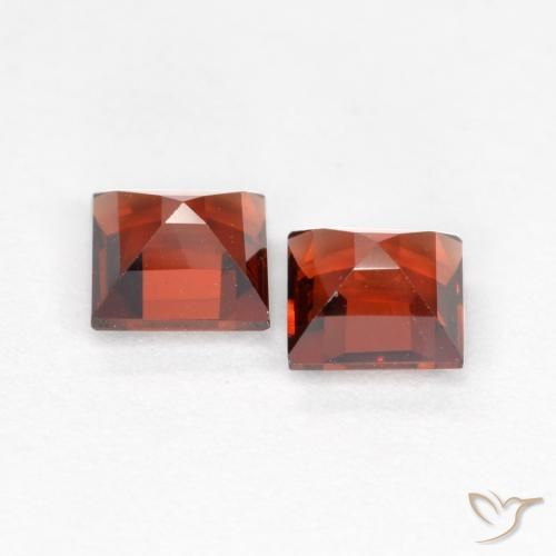 Shop natural 0.94ct カラントレッド パイロープガーネット gems, 四角形, from モザンビーグ at GemSelect. In stock, global shipping!
