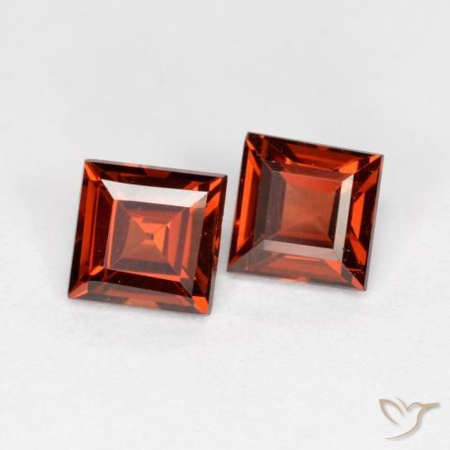 Shop natural 0.91ct カラントレッド パイロープガーネット gems, 四角形, from モザンビーグ at GemSelect. In stock, global shipping!