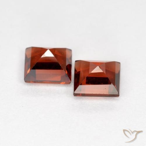 Shop natural 0.91ct カラントレッド パイロープガーネット gems, 四角形, from モザンビーグ at GemSelect. In stock, global shipping!