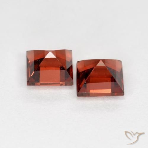 Shop natural 0.97ct カラントレッド パイロープガーネット gems, 四角形, from モザンビーグ at GemSelect. In stock, global shipping!