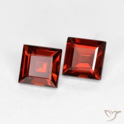 Shop natural 0.93ct サングリアレッド パイロープガーネット gems, 四角形, from モザンビーグ at GemSelect. In stock, global shipping!