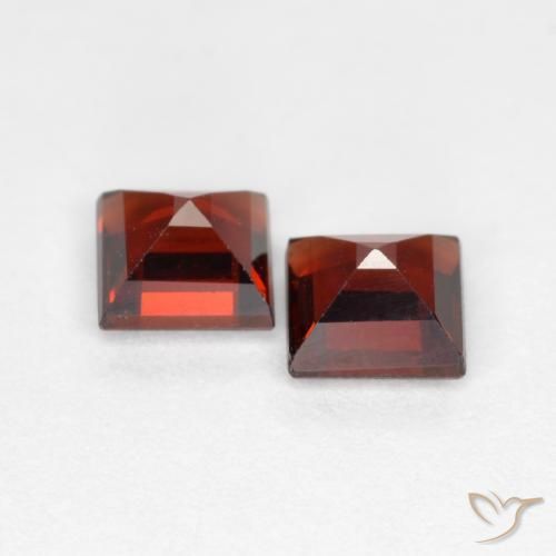Shop natural 0.93ct サングリアレッド パイロープガーネット gems, 四角形, from モザンビーグ at GemSelect. In stock, global shipping!