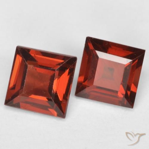 Shop natural 0.86ct カラントレッド パイロープガーネット gems, 四角形, from モザンビーグ at GemSelect. In stock, global shipping!