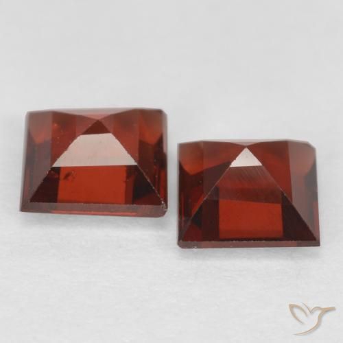 Shop natural 0.86ct カラントレッド パイロープガーネット gems, 四角形, from モザンビーグ at GemSelect. In stock, global shipping!