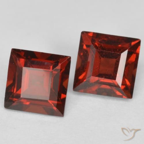 Shop natural 1.00ct ミディアムレッド パイロープガーネット gems, 四角形, from モザンビーグ at GemSelect. In stock, global shipping!