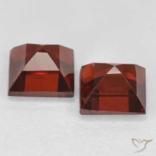 Shop natural 1.00ct ミディアムレッド パイロープガーネット gems, 四角形, from モザンビーグ at GemSelect. In stock, global shipping!