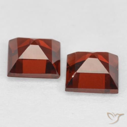 Shop natural 0.91ct サングリアレッド パイロープガーネット gems, 四角形, from モザンビーグ at GemSelect. In stock, global shipping!