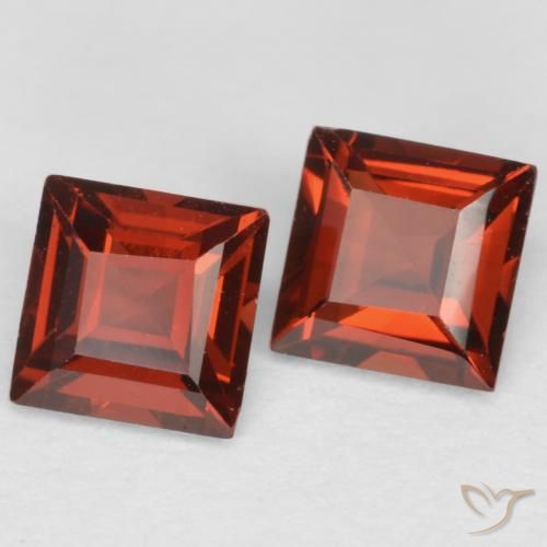Shop natural 0.90ct サングリアレッド パイロープガーネット gems, 四角形, from モザンビーグ at GemSelect. In stock, global shipping!