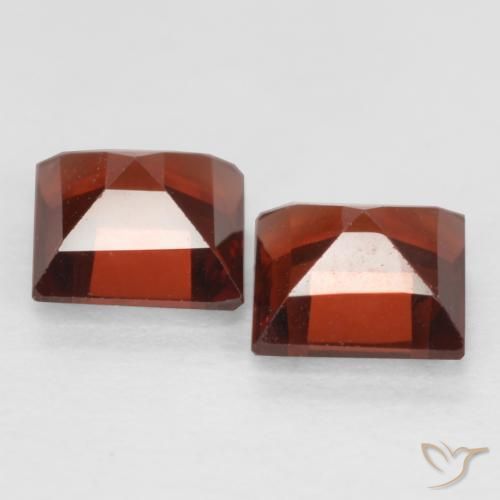 Shop natural 0.90ct サングリアレッド パイロープガーネット gems, 四角形, from モザンビーグ at GemSelect. In stock, global shipping!