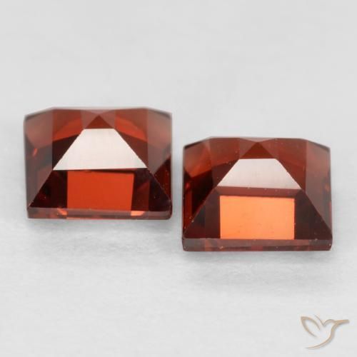 Shop natural 0.93ct サングリアレッド パイロープガーネット gems, 四角形, from モザンビーグ at GemSelect. In stock, global shipping!