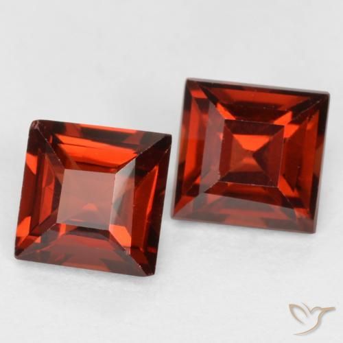 Shop natural 0.89ct サングリアレッド パイロープガーネット gems, 四角形, from モザンビーグ at GemSelect. In stock, global shipping!