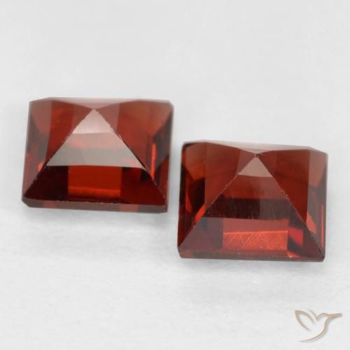 Shop natural 0.89ct サングリアレッド パイロープガーネット gems, 四角形, from モザンビーグ at GemSelect. In stock, global shipping!