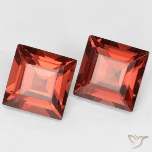 Shop natural 0.89ct ミディアムレッド パイロープガーネット gems, 四角形, from モザンビーグ at GemSelect. In stock, global shipping!