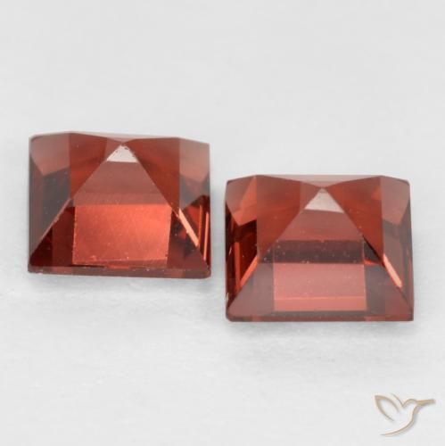 Shop natural 0.89ct ミディアムレッド パイロープガーネット gems, 四角形, from モザンビーグ at GemSelect. In stock, global shipping!