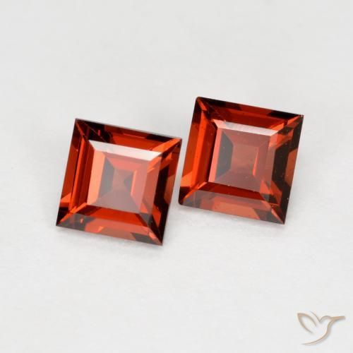 Shop natural 0.88ct カラントレッド パイロープガーネット gems, 四角形, from モザンビーグ at GemSelect. In stock, global shipping!