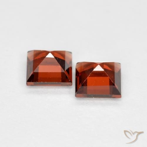 Shop natural 0.88ct カラントレッド パイロープガーネット gems, 四角形, from モザンビーグ at GemSelect. In stock, global shipping!
