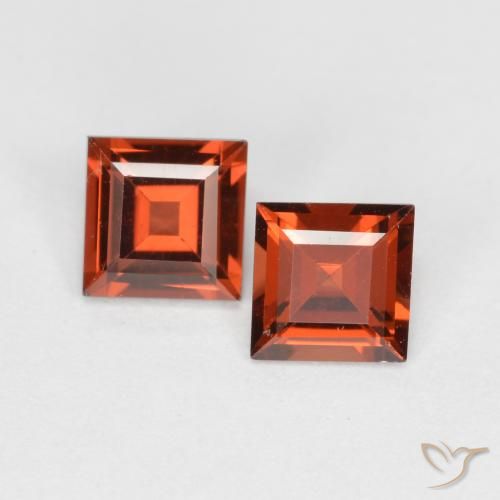 Shop natural 0.87ct ディープレッド パイロープガーネット gems, 四角形, from モザンビーグ at GemSelect. In stock, global shipping!