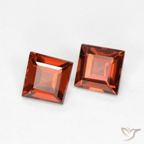 Shop natural 0.88ct ディープレッド パイロープガーネット gems, 四角形, from モザンビーグ at GemSelect. In stock, global shipping!