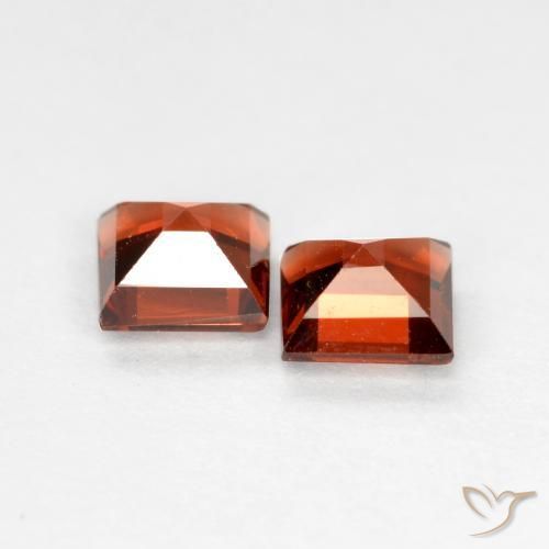 Shop natural 0.88ct ディープレッド パイロープガーネット gems, 四角形, from モザンビーグ at GemSelect. In stock, global shipping!