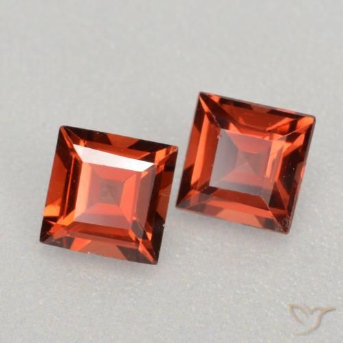 Shop natural 0.90ct カラントレッド パイロープガーネット gems, 四角形, from モザンビーグ at GemSelect. In stock, global shipping!