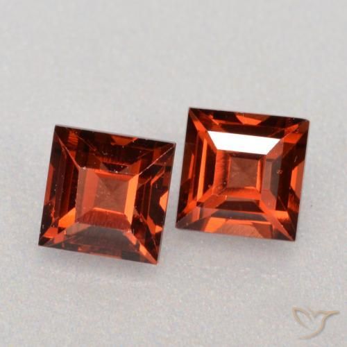 Shop natural 0.97ct 明るい赤 パイロープガーネット gems, 四角形, from モザンビーグ at GemSelect. In stock, global shipping!