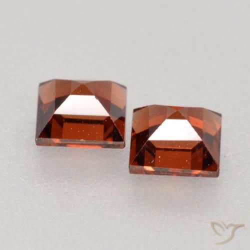 Shop natural 0.97ct 明るい赤 パイロープガーネット gems, 四角形, from モザンビーグ at GemSelect. In stock, global shipping!