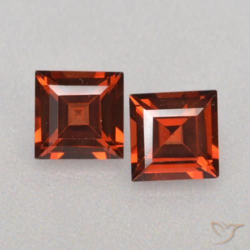 0.85カラットの天然ミディアムレッドパイロープガーネット（4.1×4.1 mm・四角）