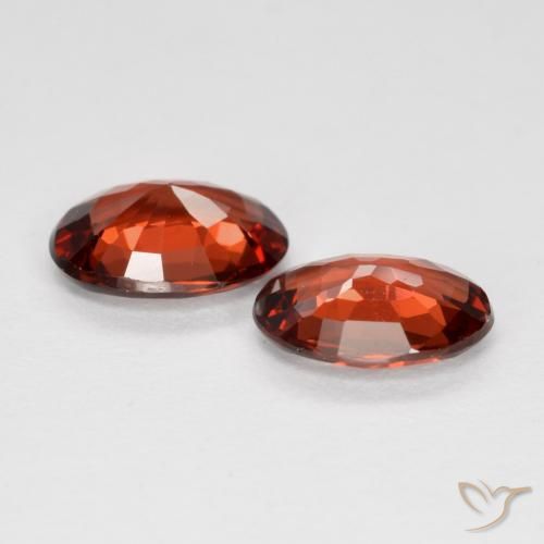 Shop natural 1.53ct スカーレットレッド パイロープガーネット gems, 楕円形, from モザンビーグ at GemSelect. In stock, global shipping!