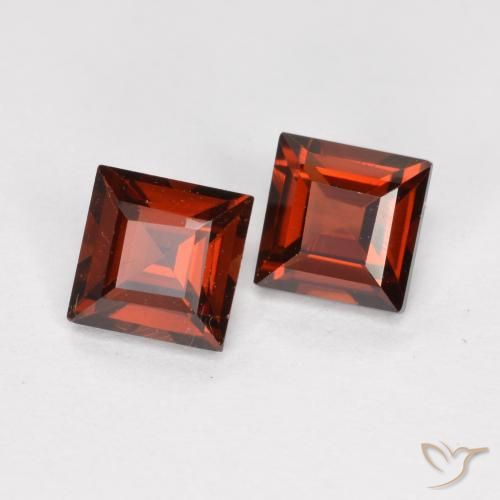 Shop natural 0.94ct ミディアムレッド パイロープガーネット gems, 四角形, from モザンビーグ at GemSelect. In stock, global shipping!