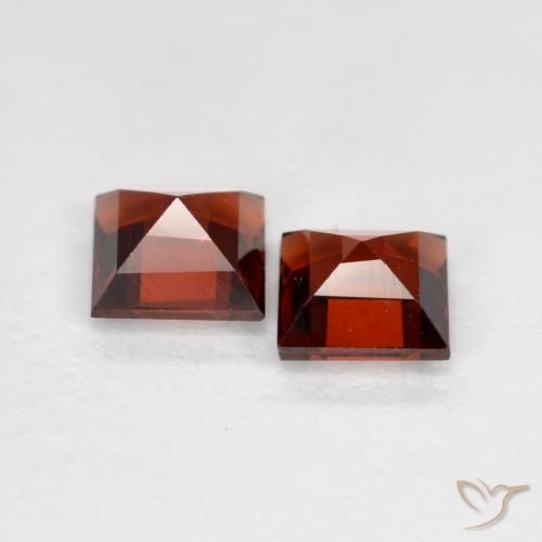 Shop natural 0.94ct ミディアムレッド パイロープガーネット gems, 四角形, from モザンビーグ at GemSelect. In stock, global shipping!