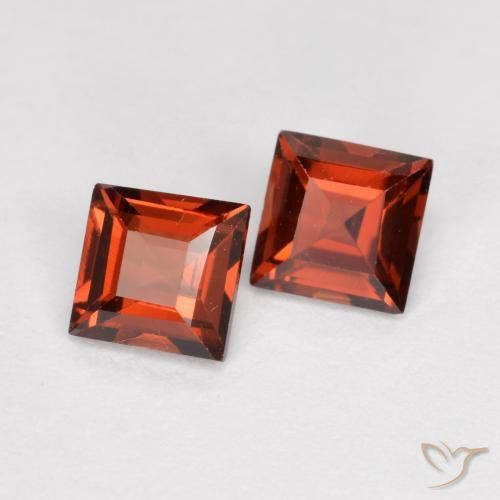 Shop natural 0.90ct ミディアムレッド パイロープガーネット gems, 四角形, from モザンビーグ at GemSelect. In stock, global shipping!