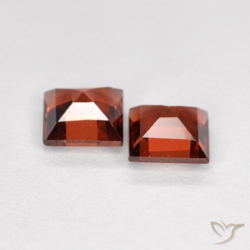 Shop natural 0.90ct ミディアムレッド パイロープガーネット gems, 四角形, from モザンビーグ at GemSelect. In stock, global shipping!
