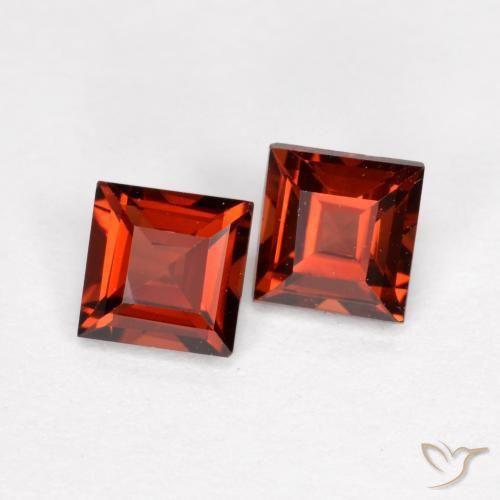 Shop natural 0.96ct 明るい赤 パイロープガーネット gems, 四角形, from モザンビーグ at GemSelect. In stock, global shipping!