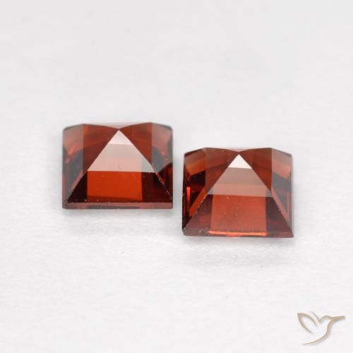 Shop natural 0.96ct 明るい赤 パイロープガーネット gems, 四角形, from モザンビーグ at GemSelect. In stock, global shipping!