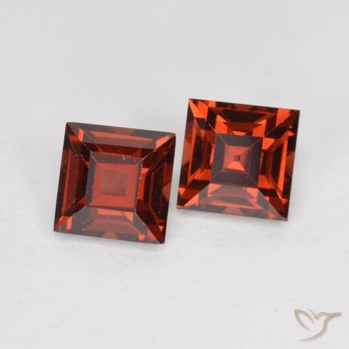 Shop natural 1.05ct スカーレットレッド パイロープガーネット gems, 四角形, from モザンビーグ at GemSelect. In stock, global shipping!