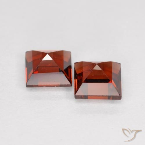Shop natural 1.05ct スカーレットレッド パイロープガーネット gems, 四角形, from モザンビーグ at GemSelect. In stock, global shipping!