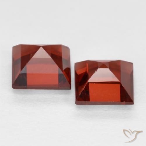 Shop natural 0.90ct カラントレッド パイロープガーネット gems, 四角形, from モザンビーグ at GemSelect. In stock, global shipping!