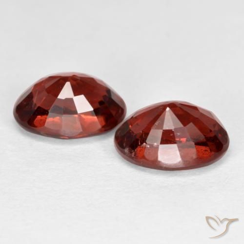 Shop natural 2.33ct カラントレッド パイロープガーネット gems, 楕円形, from モザンビーグ at GemSelect. In stock, global shipping!
