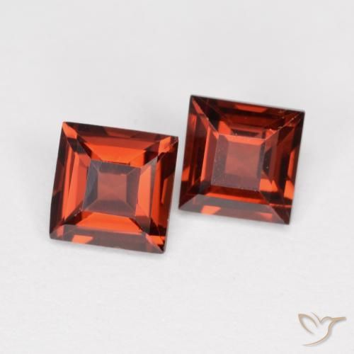 Shop natural 0.87ct カラントレッド パイロープガーネット gems, 四角形, from モザンビーグ at GemSelect. In stock, global shipping!