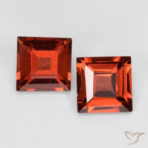Shop natural 0.87ct 明るい赤 パイロープガーネット gems, 四角形, from モザンビーグ at GemSelect. In stock, global shipping!