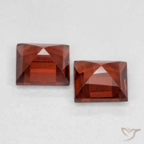 Shop natural 0.87ct 明るい赤 パイロープガーネット gems, 四角形, from モザンビーグ at GemSelect. In stock, global shipping!