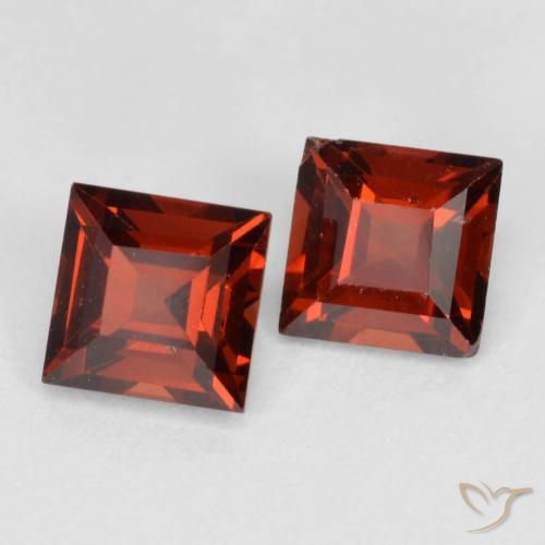 Shop natural 0.97ct サングリアレッド パイロープガーネット gems, 四角形, from モザンビーグ at GemSelect. In stock, global shipping!