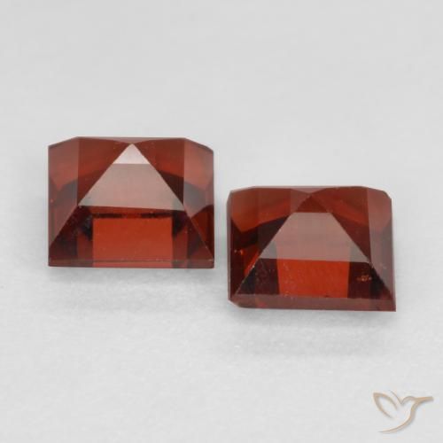 Shop natural 0.97ct サングリアレッド パイロープガーネット gems, 四角形, from モザンビーグ at GemSelect. In stock, global shipping!