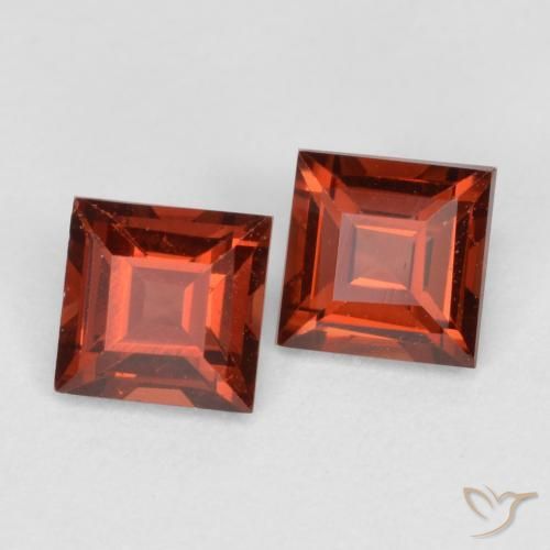 Shop natural 0.87ct ミディアムレッド パイロープガーネット gems, 四角形, from モザンビーグ at GemSelect. In stock, global shipping!