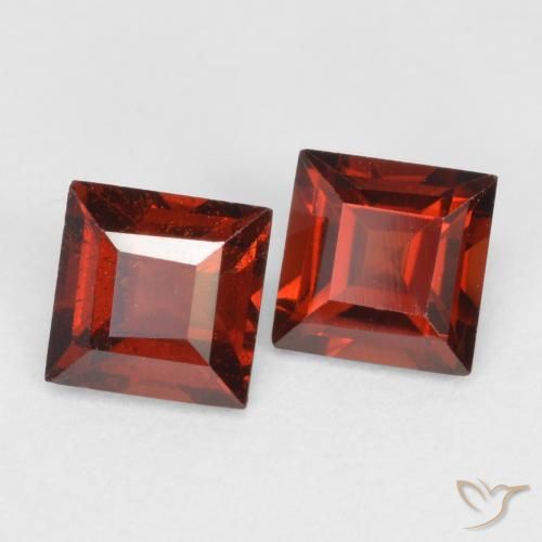 Shop natural 0.92ct ディープレッド パイロープガーネット gems, 四角形, from モザンビーグ at GemSelect. In stock, global shipping!