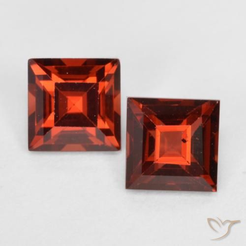 Shop natural 0.89ct ミディアムレッド パイロープガーネット gems, 四角形, from モザンビーグ at GemSelect. In stock, global shipping!