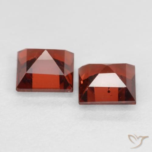 Shop natural 0.89ct ミディアムレッド パイロープガーネット gems, 四角形, from モザンビーグ at GemSelect. In stock, global shipping!