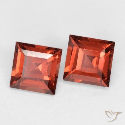 Shop natural 0.90ct 明るい赤 パイロープガーネット gems, 四角形, from モザンビーグ at GemSelect. In stock, global shipping!