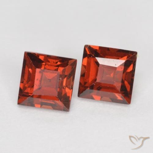 Shop natural 1.04ct ミディアムレッド パイロープガーネット gems, 四角形, from モザンビーグ at GemSelect. In stock, global shipping!